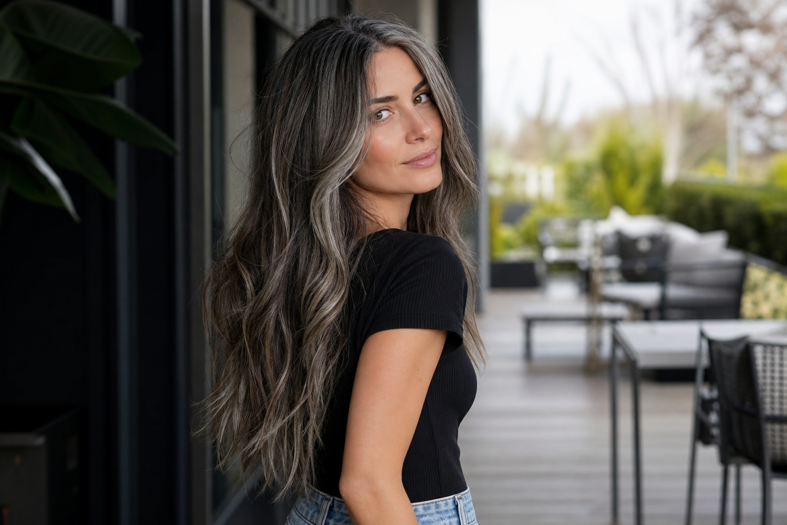 Mut zur Natürlichkeit: Warum graue Haare ein Zeichen von Stärke sind